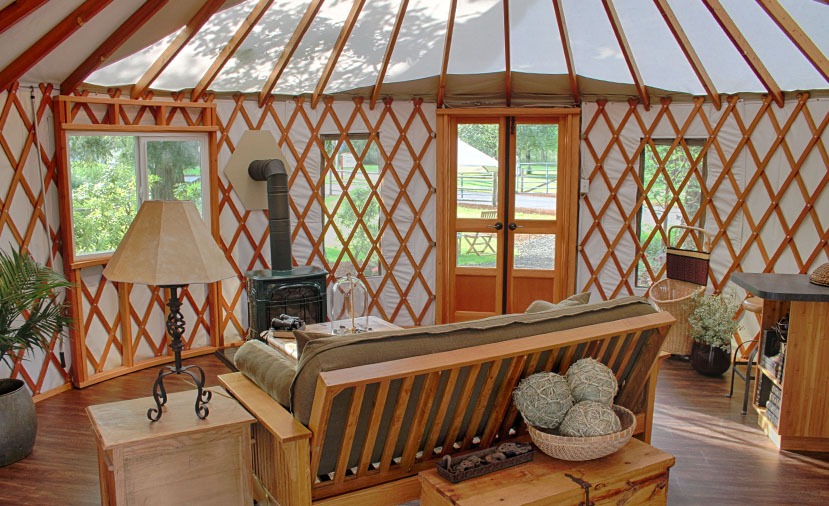 20' Yurt Interior with Futon
